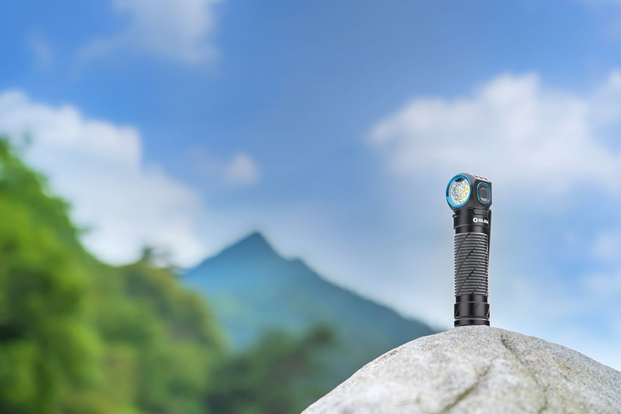 Perun 3 高出力L型懐中電灯 3000ルーメン [OLIGHT(オーライト)]