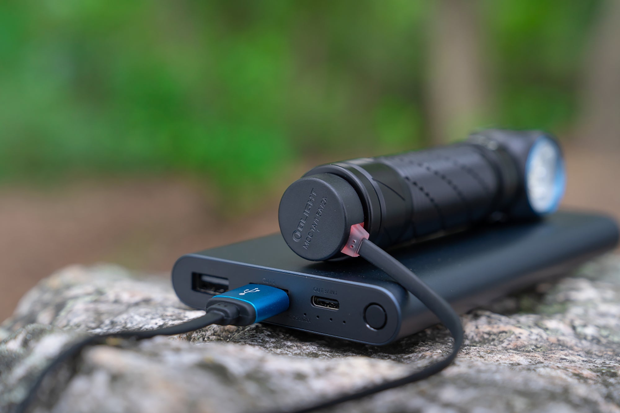 Perun 3 高出力L型懐中電灯 3000ルーメン [OLIGHT(オーライト)]