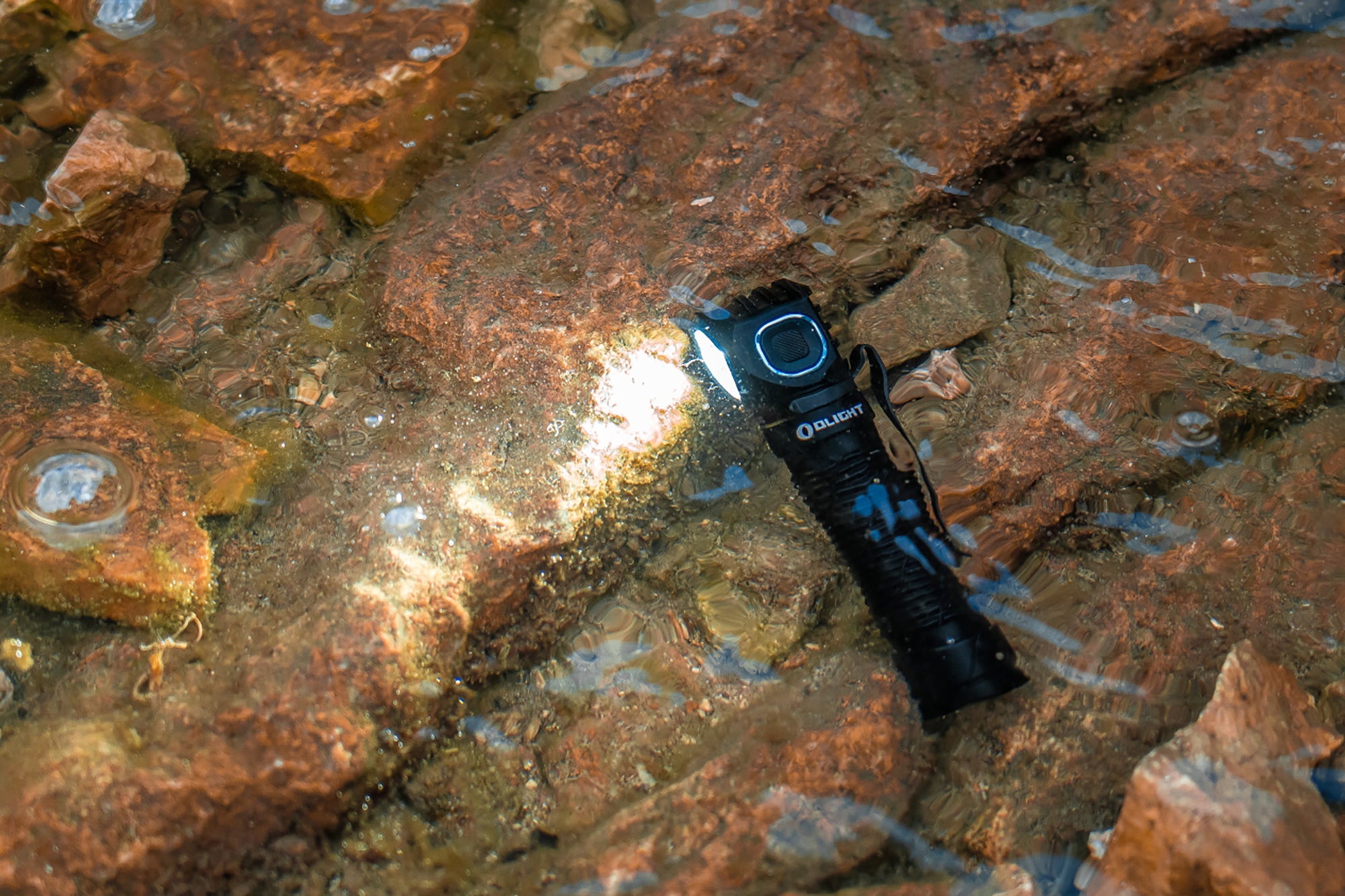 Perun 3 高出力L型懐中電灯 3000ルーメン [OLIGHT(オーライト)]